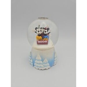 Disney Mickey and Minnie Christmas Snowglobe 2006